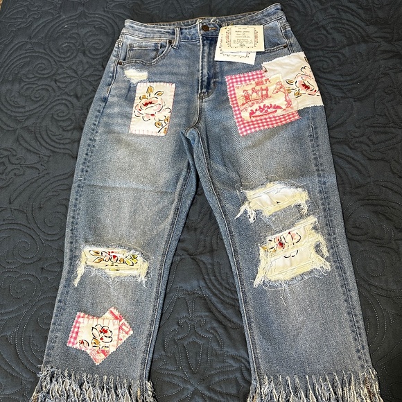 Frayed Boho Jeans with Trendy Print - Picture 1 of 8